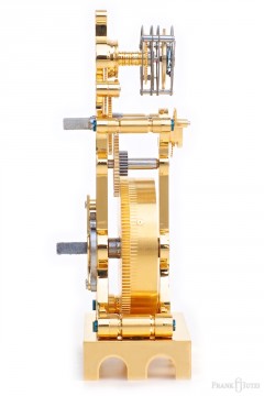 19_tu_werk_tourbillon_side-jpg